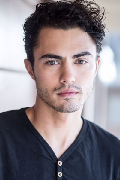 Darren Barnet